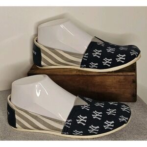 Women's MLB New York Yankees Canvas Stripe  Slip On‎ Shoes Size Small